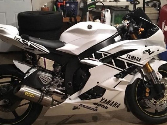 2006-2007 Yamaha YZF 600 R6 Motorcycle Fairings - White Glossy Black Motul Michelin